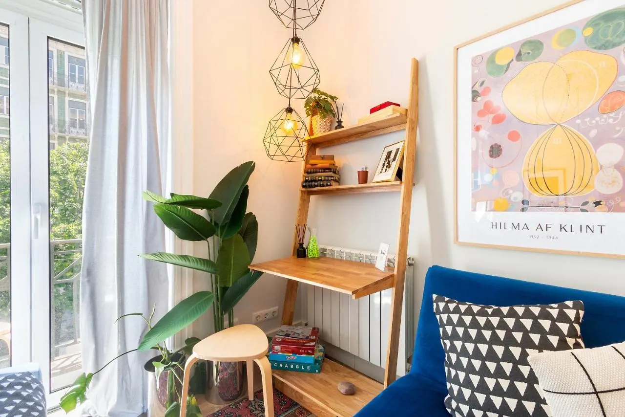Bright City Center, 10M From Subway, 6 Rooms, Up To 20 Ppl Lisbon Holiday home