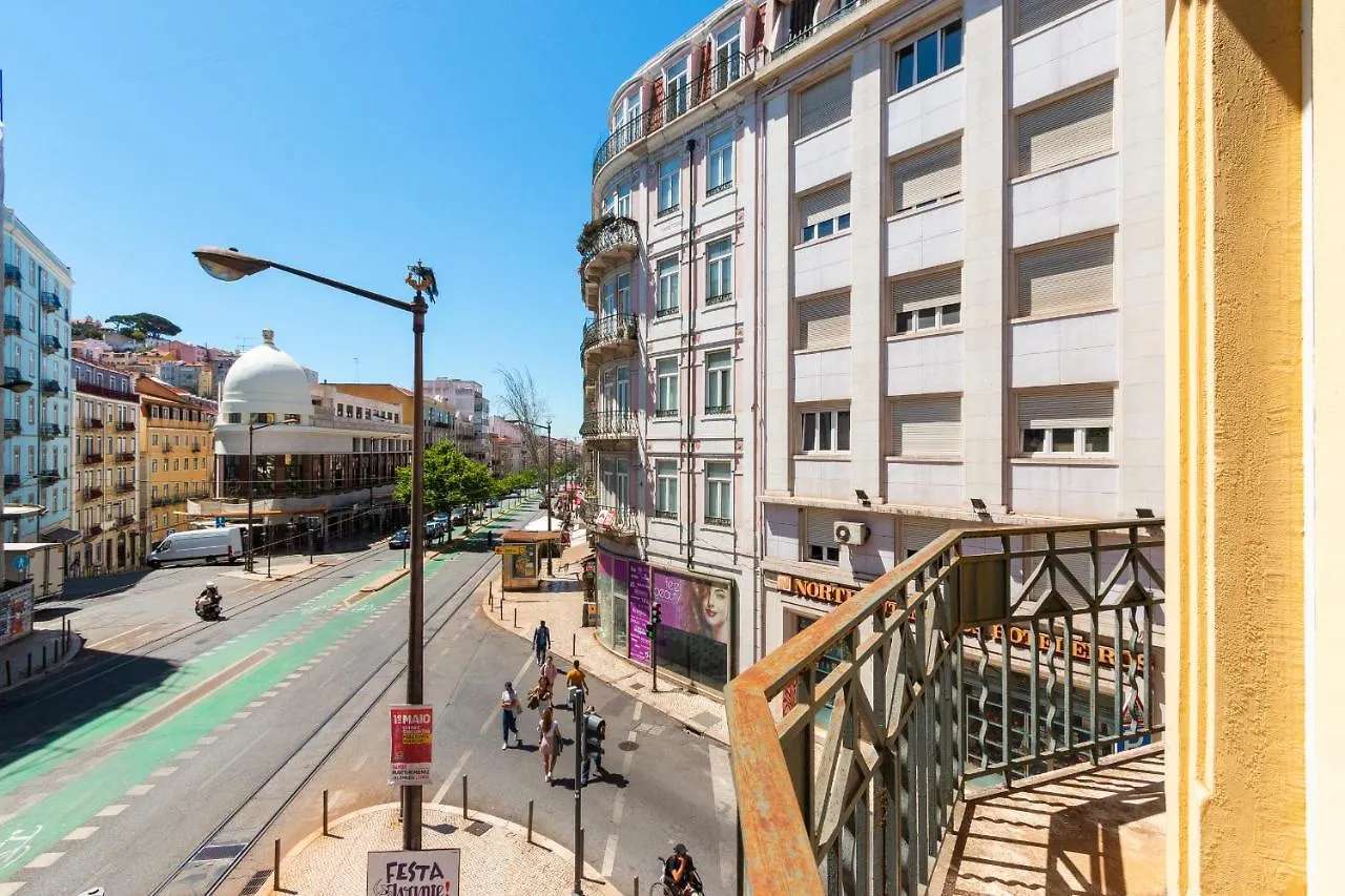 Bright City Center, 10M From Subway, 6 Rooms, Up To 20 Ppl Lisbon Holiday home