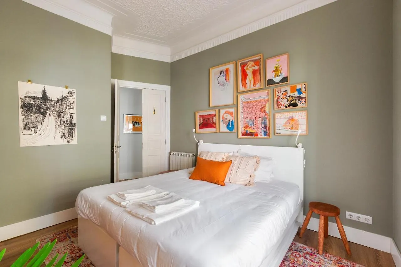 Bright City Center, 10M From Subway, 6 Rooms, Up To 20 Ppl Lisbon 0*,  Portugal