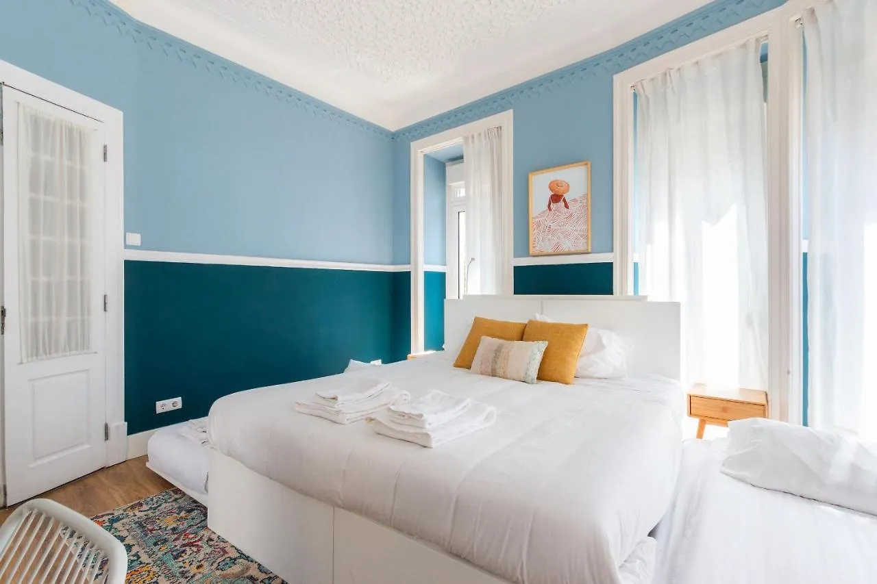 Bright City Center, 10M From Subway, 6 Rooms, Up To 20 Ppl Lisbon 0*,  Portugal