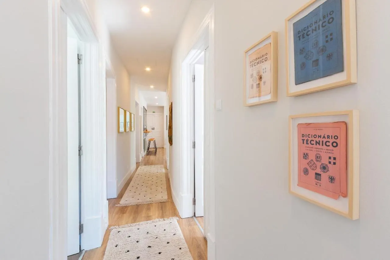 Bright City Center, 10M From Subway, 6 Rooms, Up To 20 Ppl Lisbon Holiday home