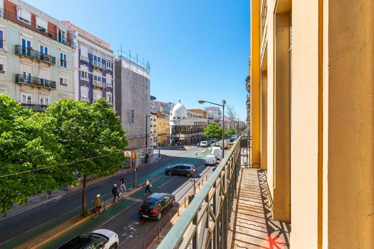 Bright City Center, 10M From Subway, 6 Rooms, Up To 20 Ppl Lisbon