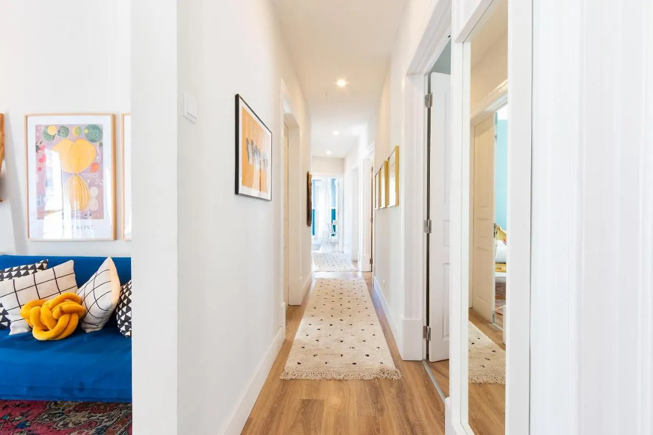 Bright City Center, 10M From Subway, 6 Rooms, Up To 20 Ppl Lisbon 0*,  Portugal
